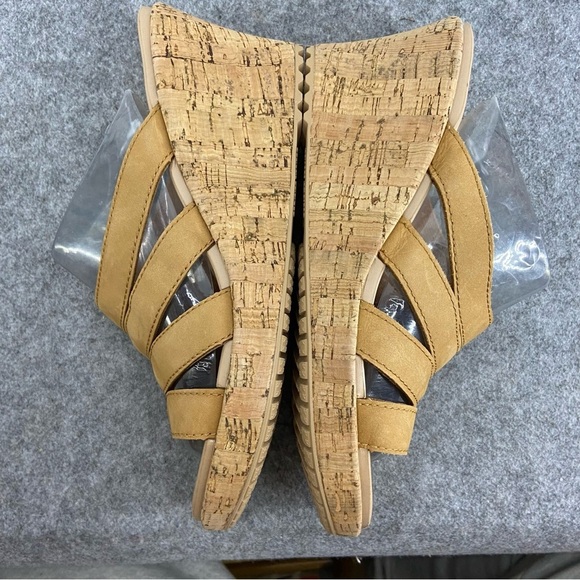 CROCS Tan Leather Like New Strappy Cork Wedges Women’s Size 9 - Picture 8 of 13